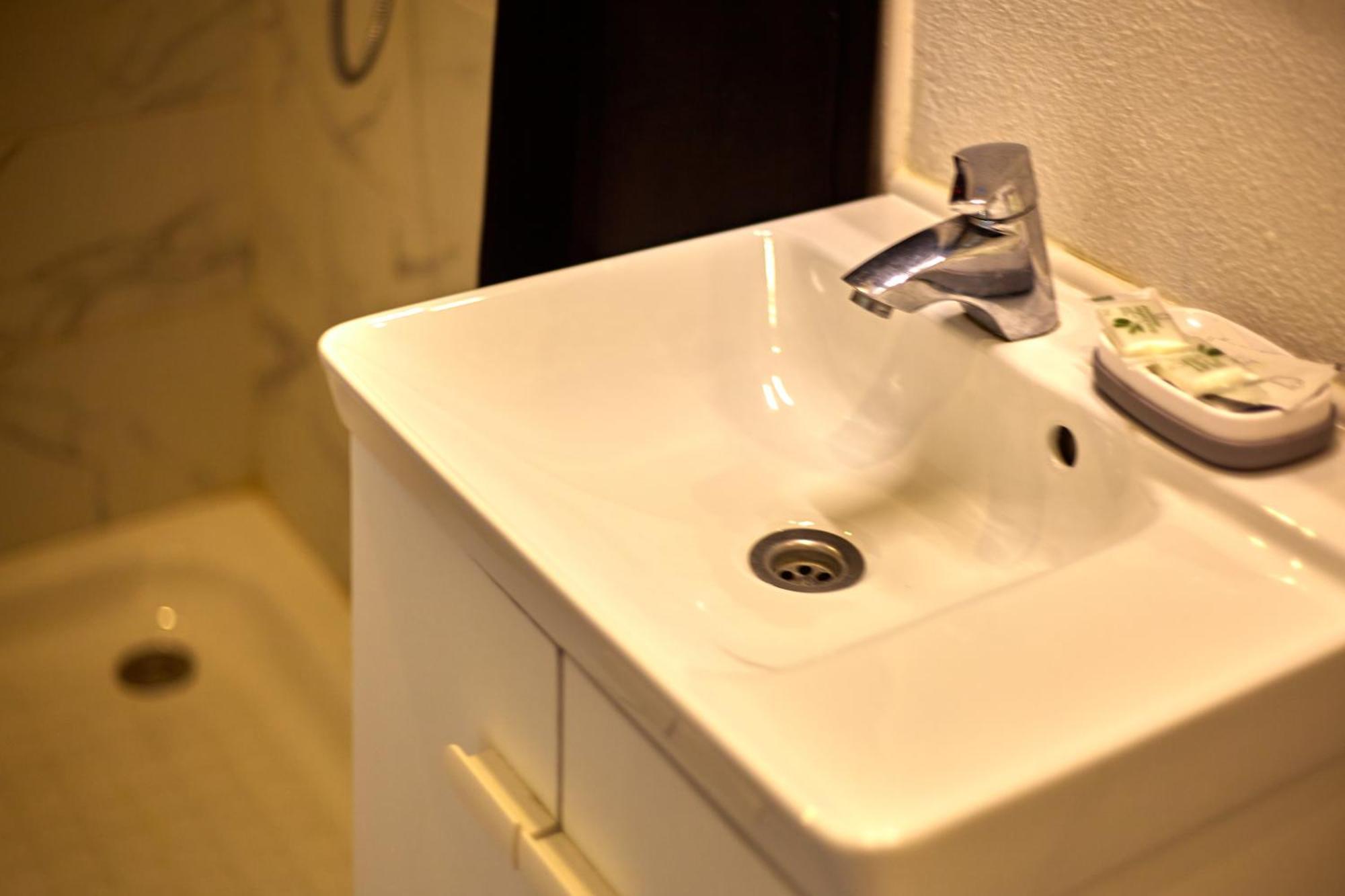 Hotel La Voile Bleue La Richardais Ngoại thất bức ảnh