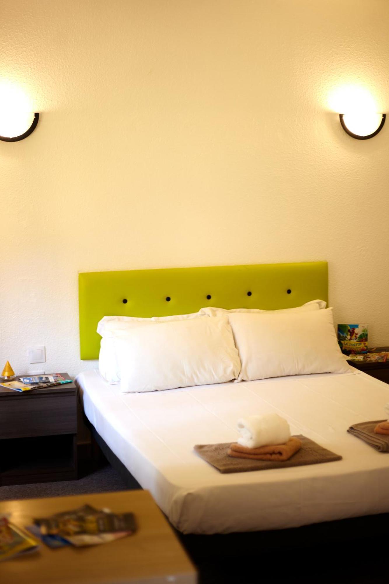 Hotel La Voile Bleue La Richardais Ngoại thất bức ảnh